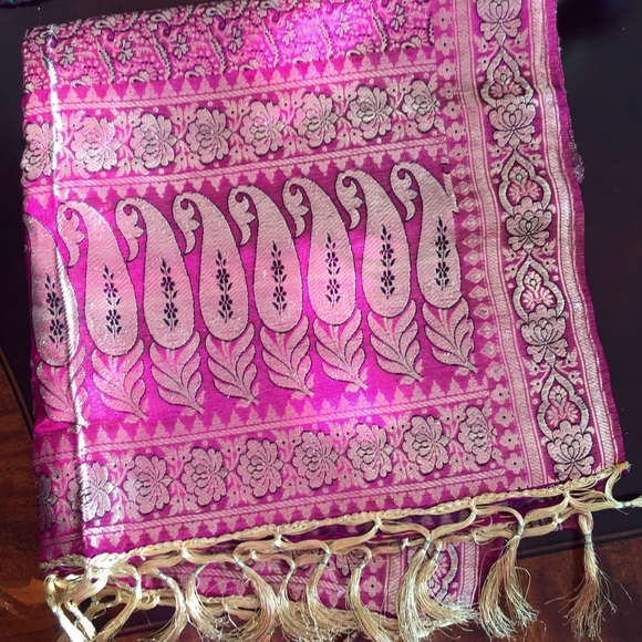 Indian Silk Scarfs with Gold Threading IN PINK NEW